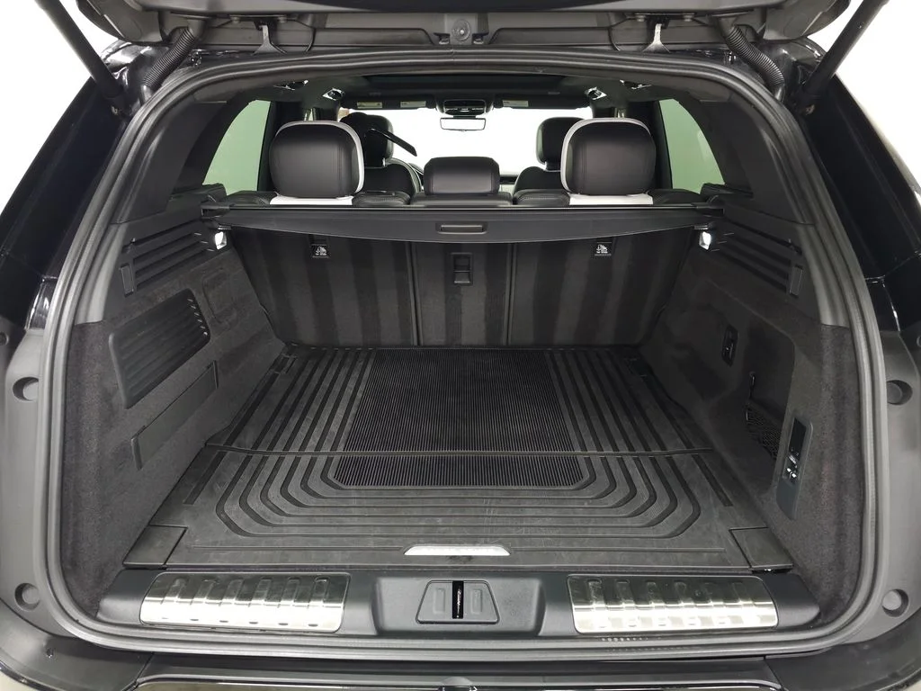 Used 2025 Black Land Rover Autobiography image 5