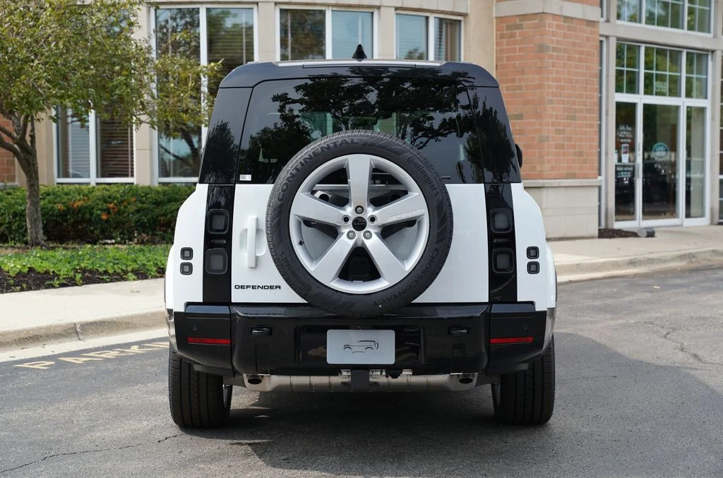 New 2026 Fuji White Land Rover X-Dynamic SE image 5