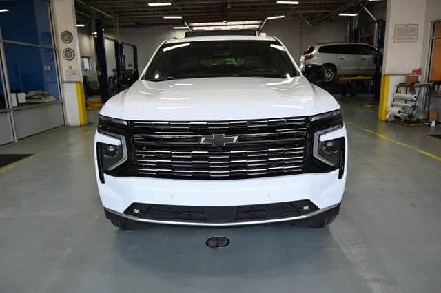 New 2026 Polar White Tricoat Chevrolet High Country image 2