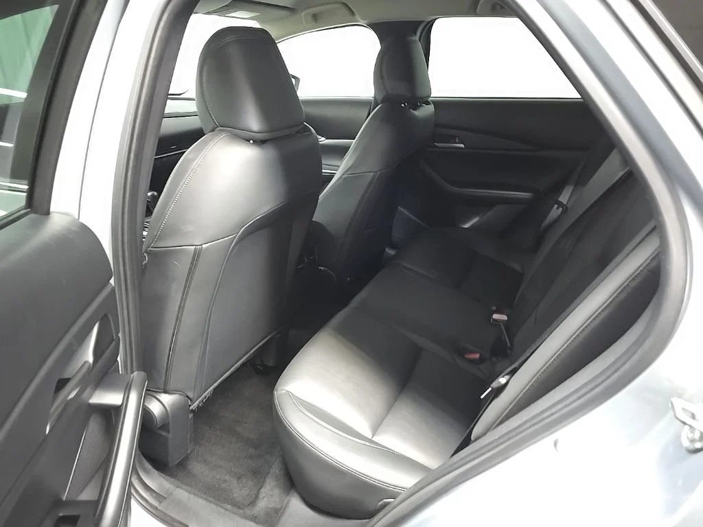 Used 2021 Silver Mazda Select image 33