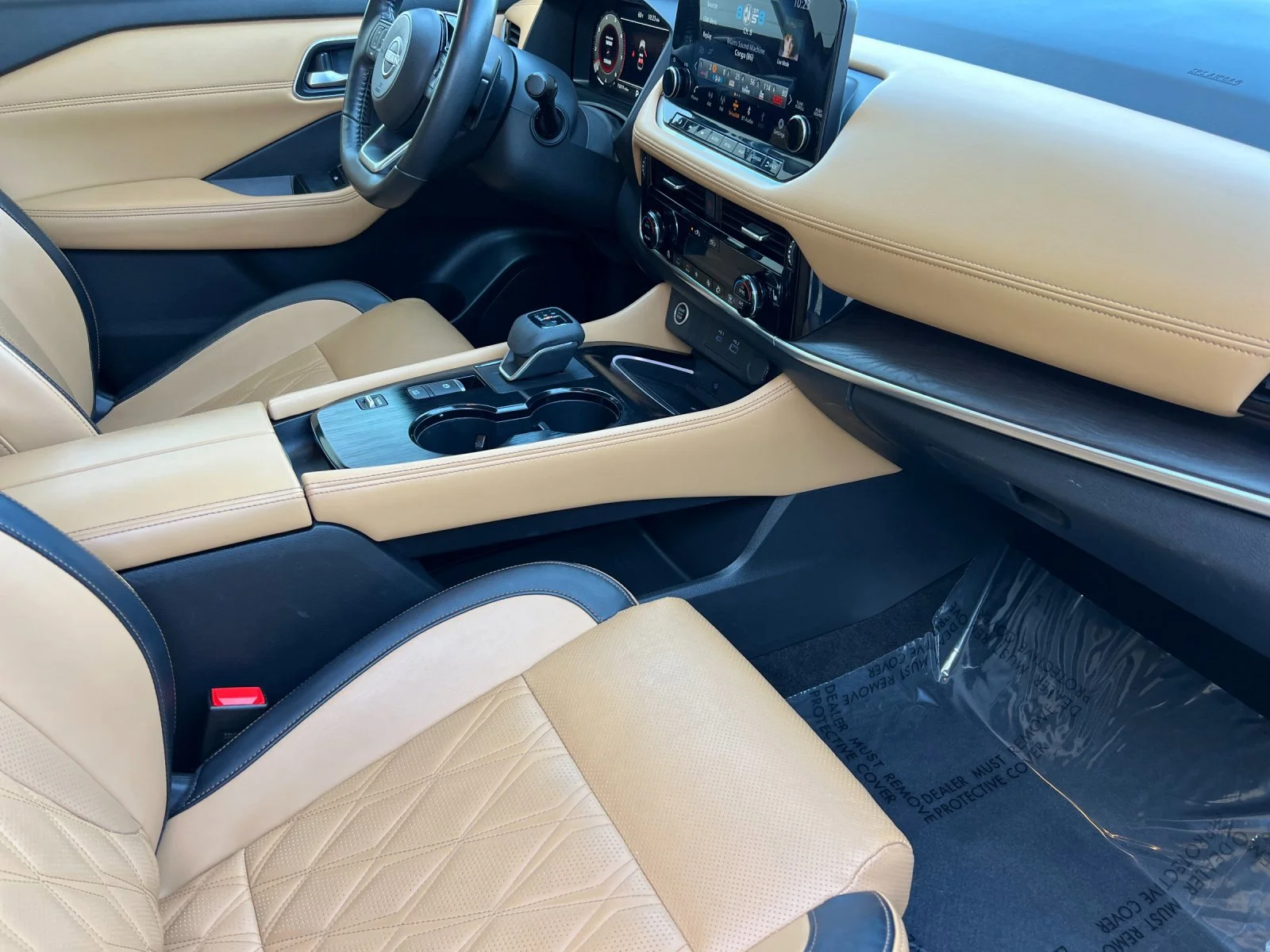 Used 2023 Pearl White Tricoat Nissan Platinum image 15
