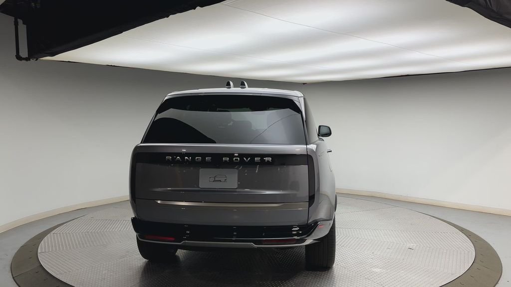 New 2026 Eiger Grey Land Rover SE image 3