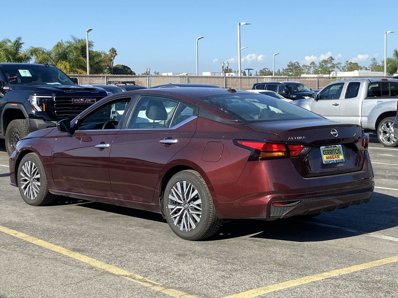 Used 2025 Garnet Pearl Nissan 2.5 SV image 3