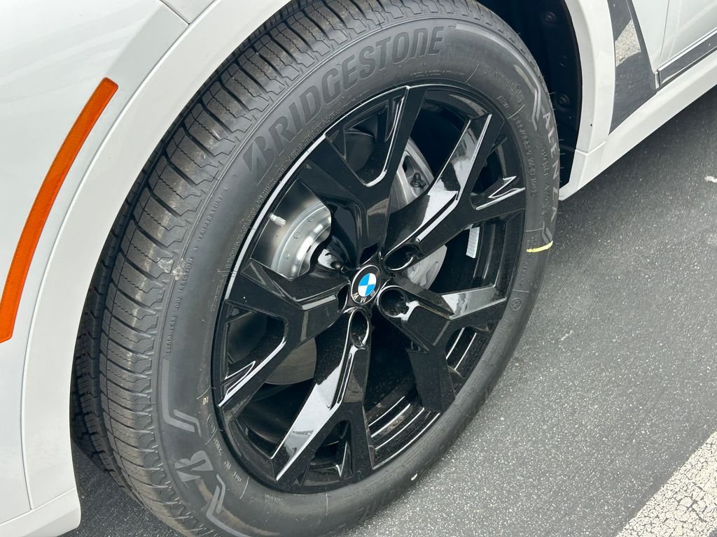 New 2027 Mineral White Metallic BMW xDrive40i image 3