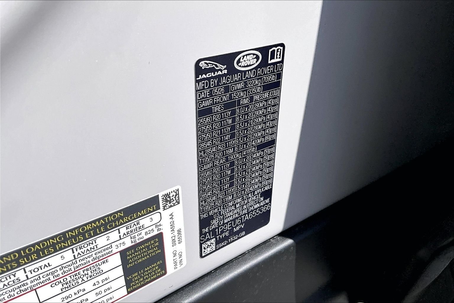 New 2026 Borasco Grey LAND ROVER SE image 13