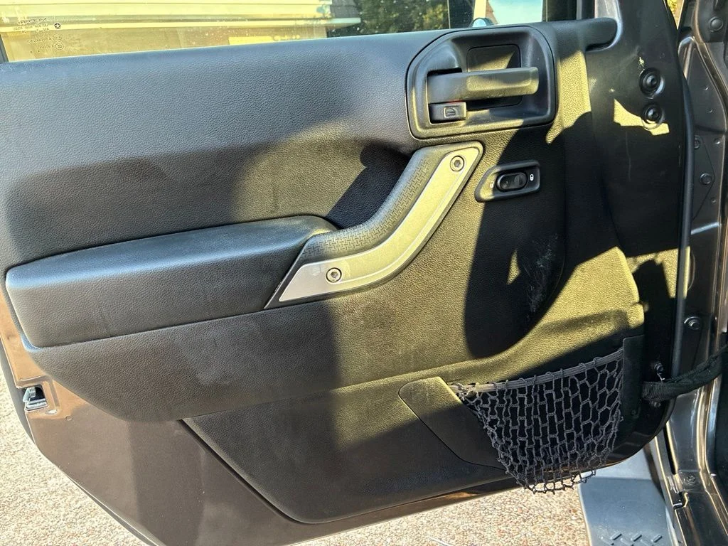 Used 2016 Gray Jeep Unlimited Sahara image 11