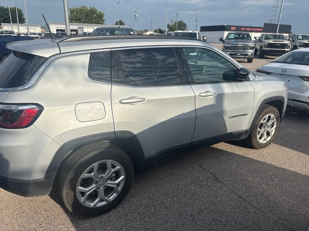Used 2024 Silver Jeep Latitude image 24
