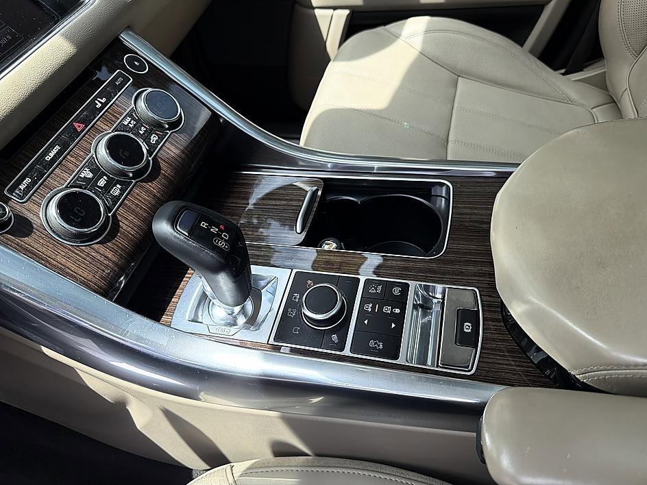 Used 2014 Fuji White Land Rover HSE image 18