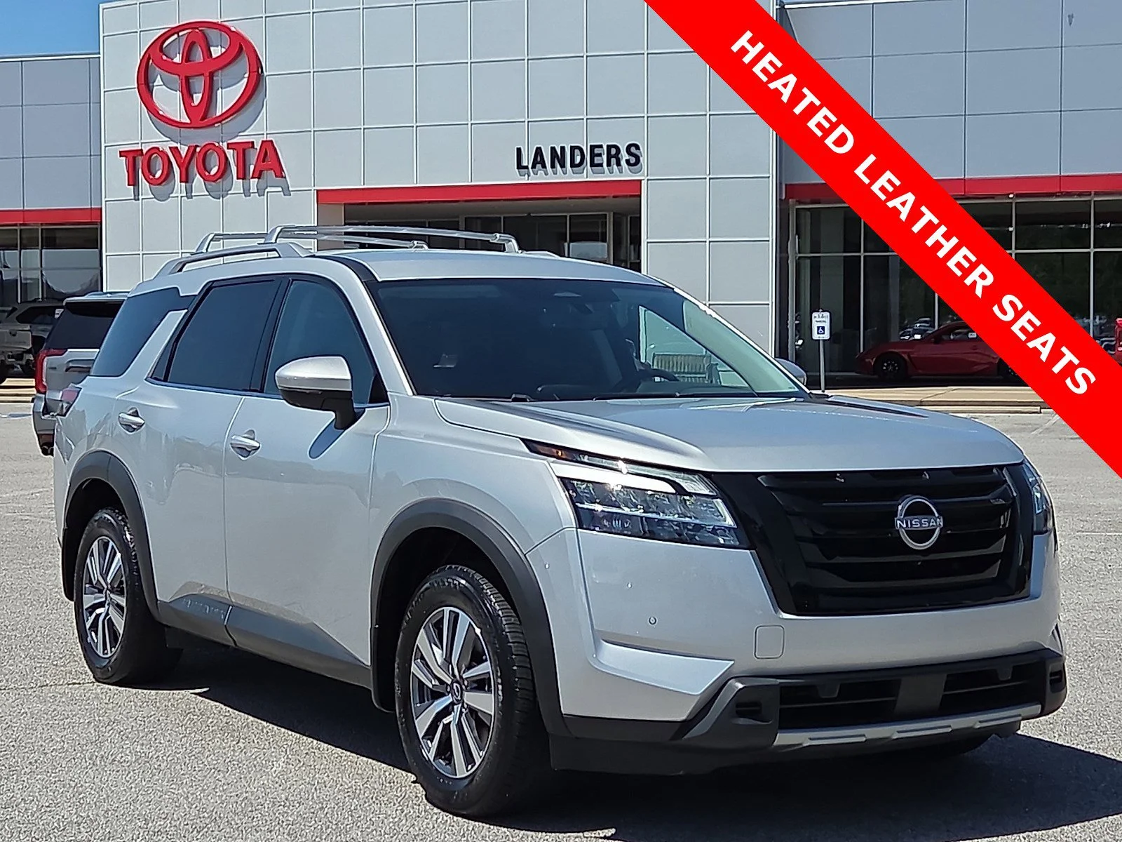 2023 Nissan Pathfinder SL 4WD's photo