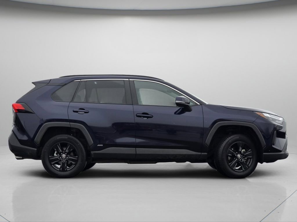 2024 Toyota RAV4 XLE - Photo 22