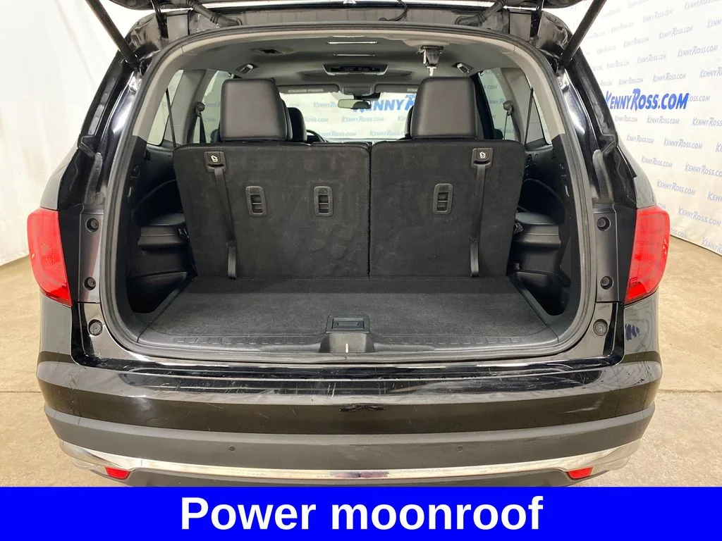 Used 2017  Honda Touring image 16