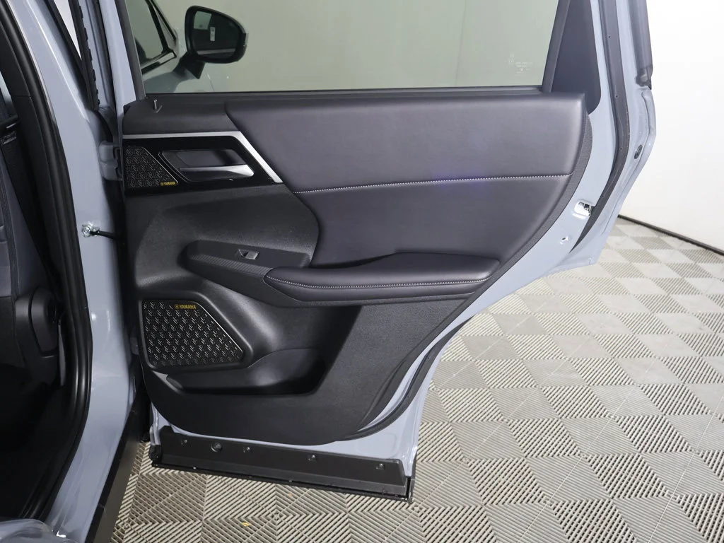 New 2026 Gray Mitsubishi SE image 27