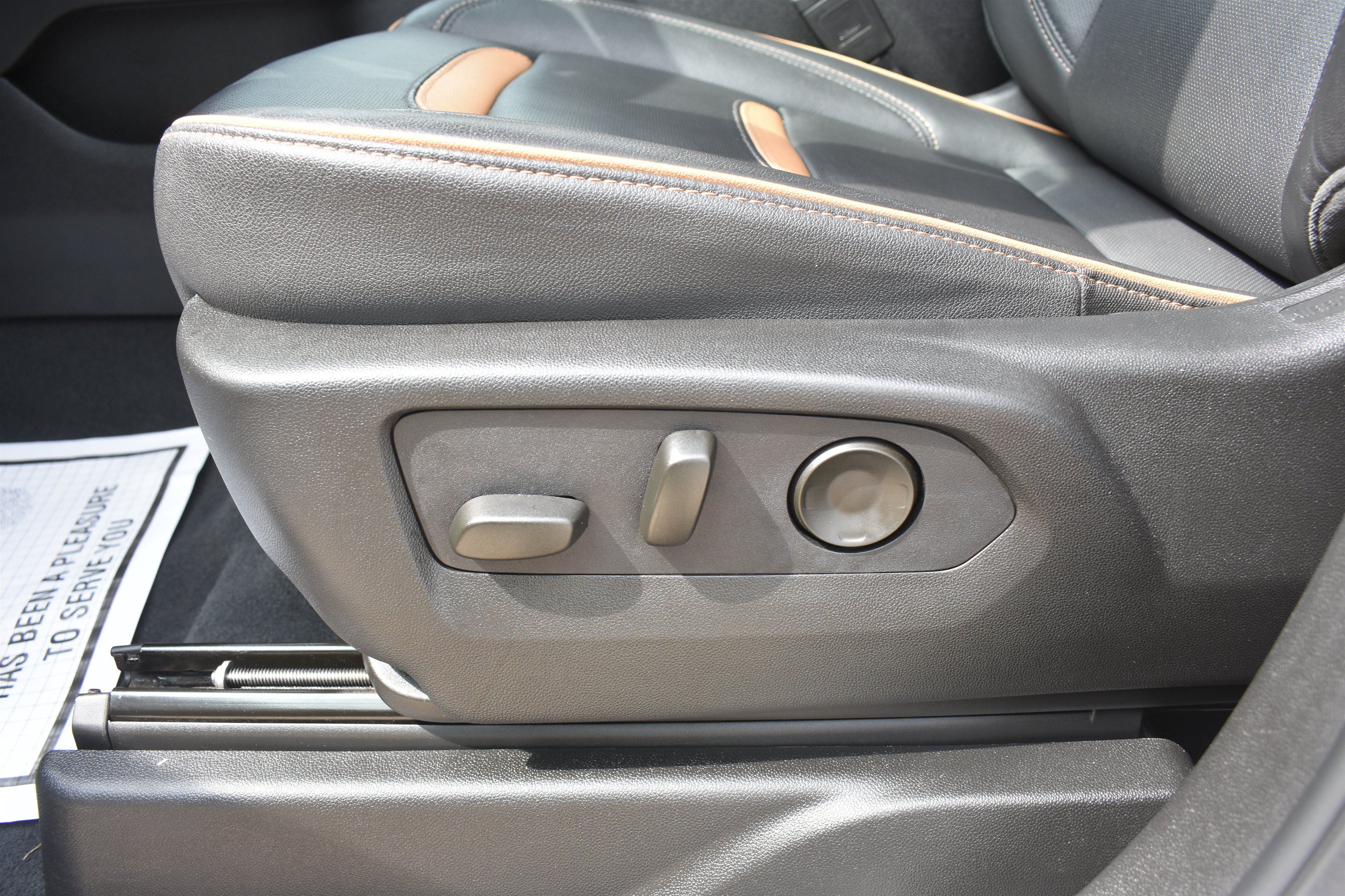 2024 GMC Yukon AT4 - Photo 14