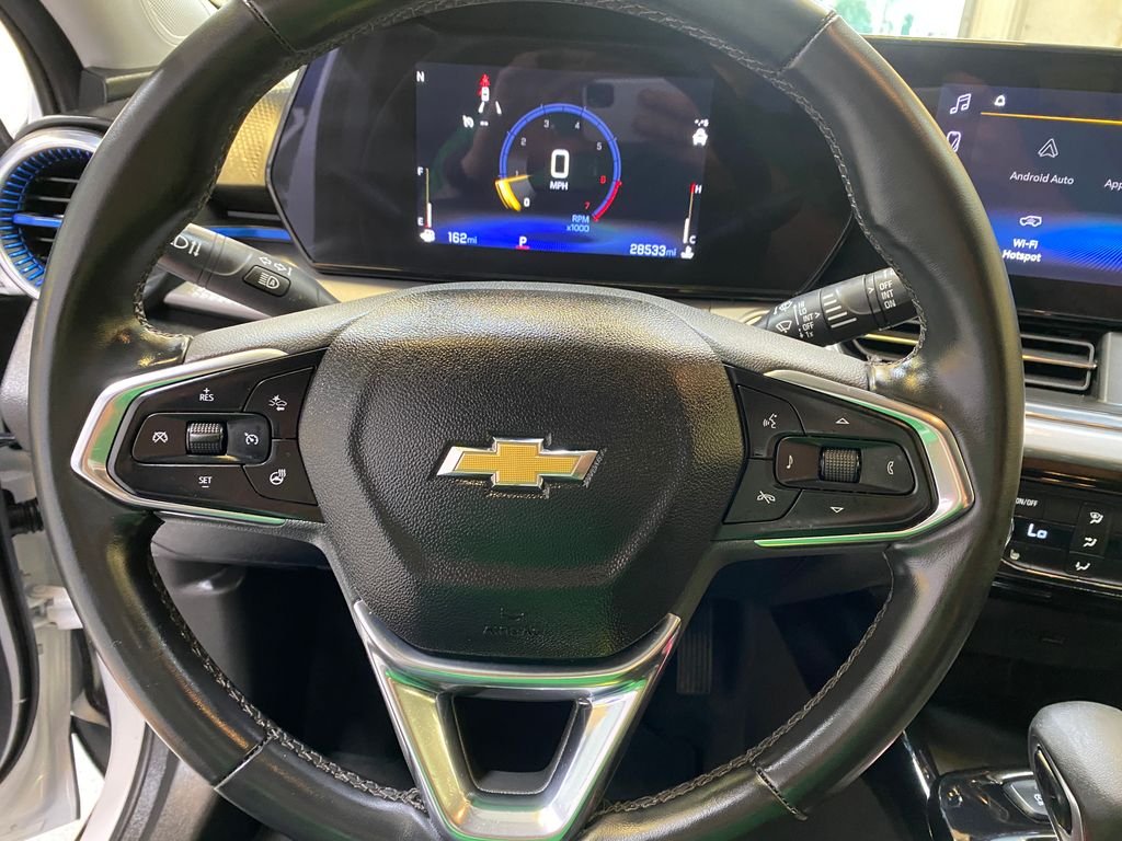 Used 2025 White Chevrolet LT image 30