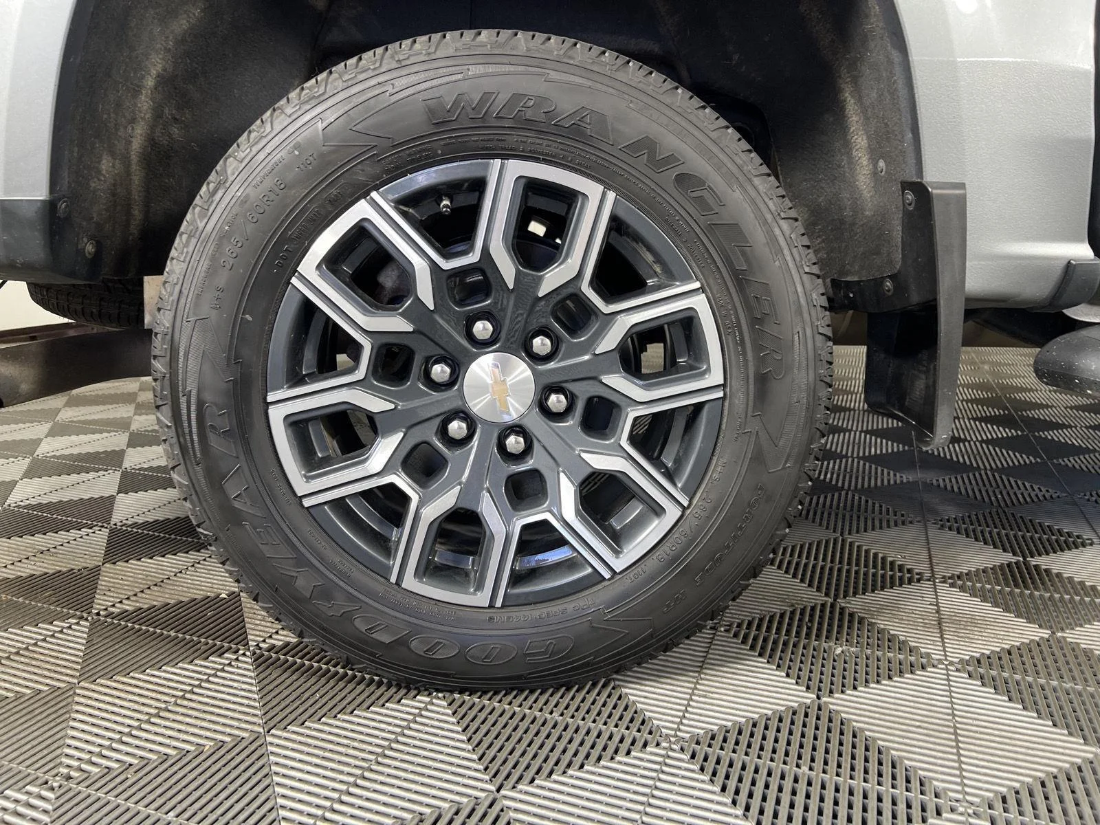 Used 2023 STERLING GRAY METALLIC Chevrolet 4WD LT image 22