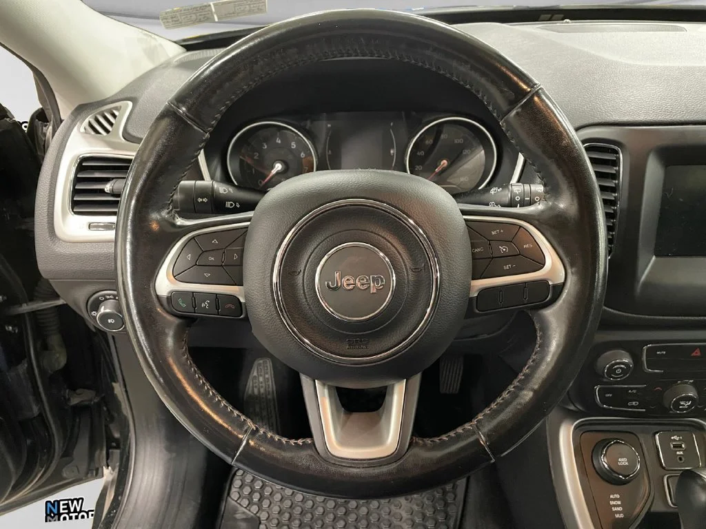 Used 2019 Diamond Black Jeep Latitude image 12