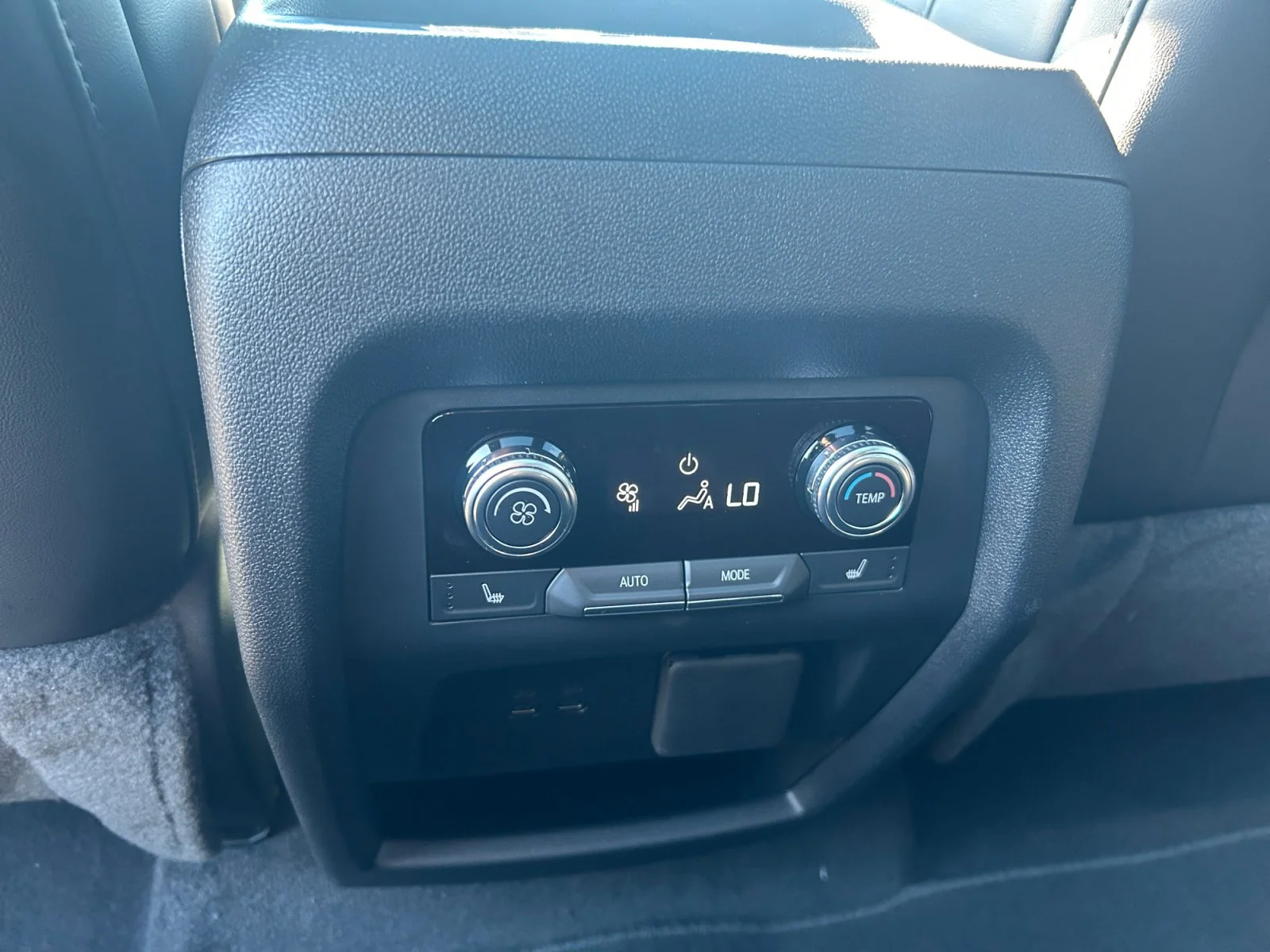 New 2026 Summit White GMC Elevation AWD image 21
