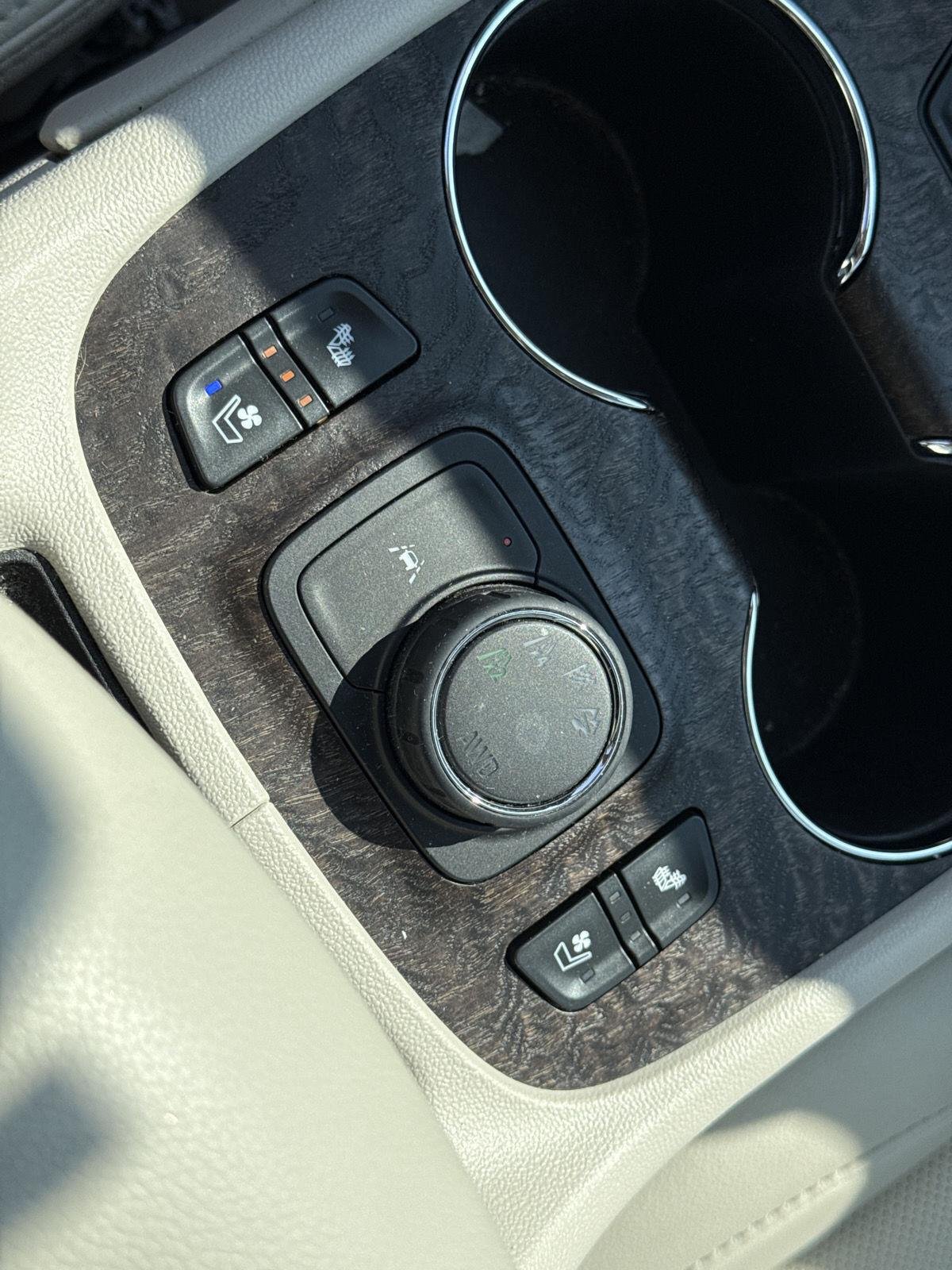 Used 2023 White Frost Tricoat GMC Denali image 13