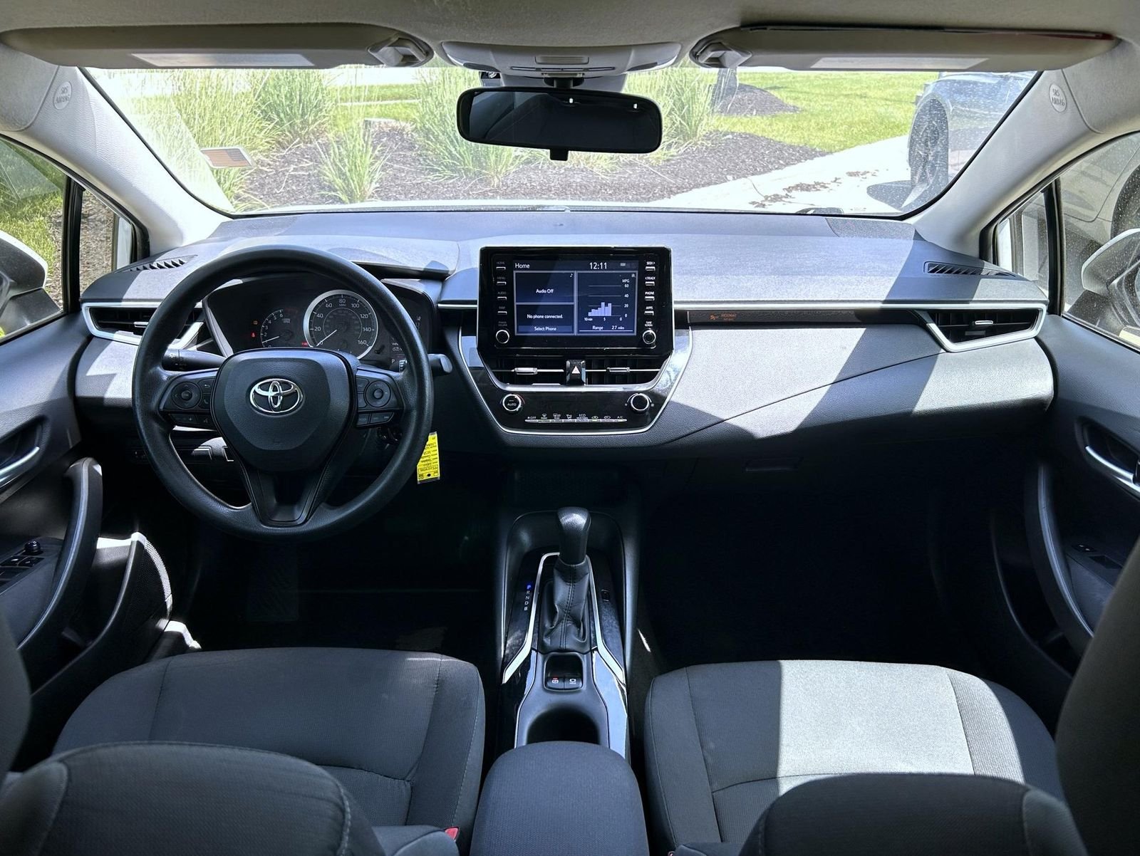 Used 2020 White Toyota LE image 12