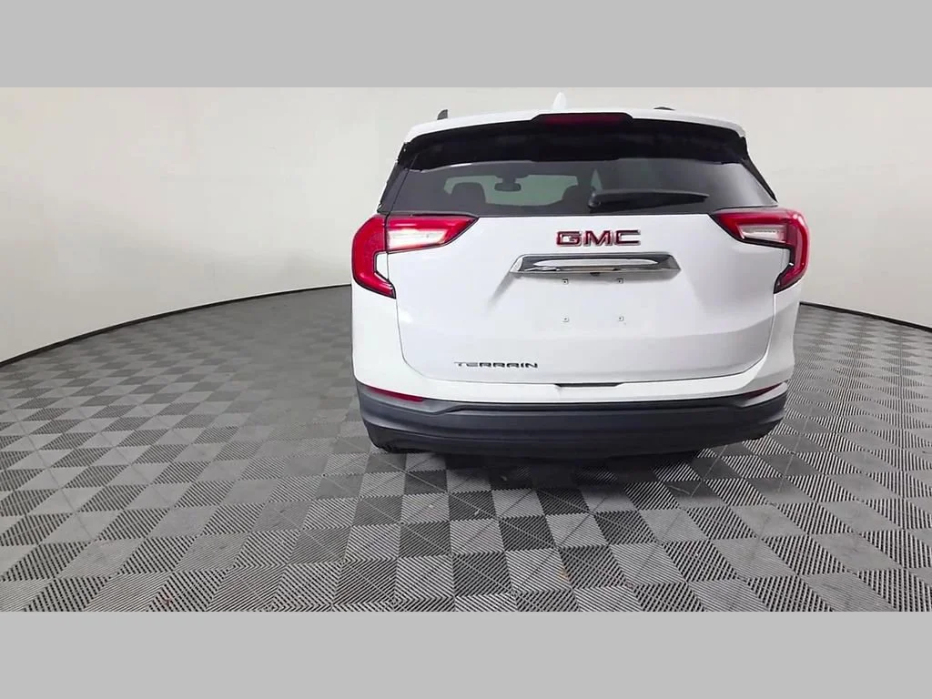 Used 2022 Summit White GMC SLE image 42