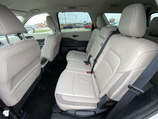 Used 2024 White Nissan SL image 26