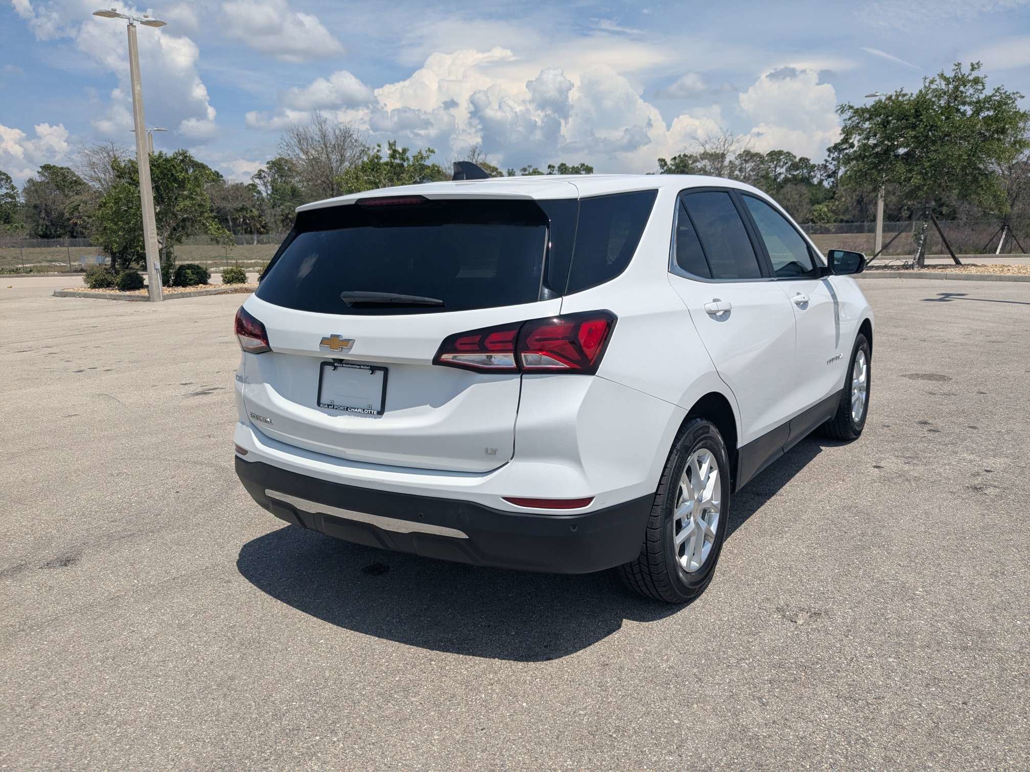 Used 2024 Summit White Chevrolet LT image 4