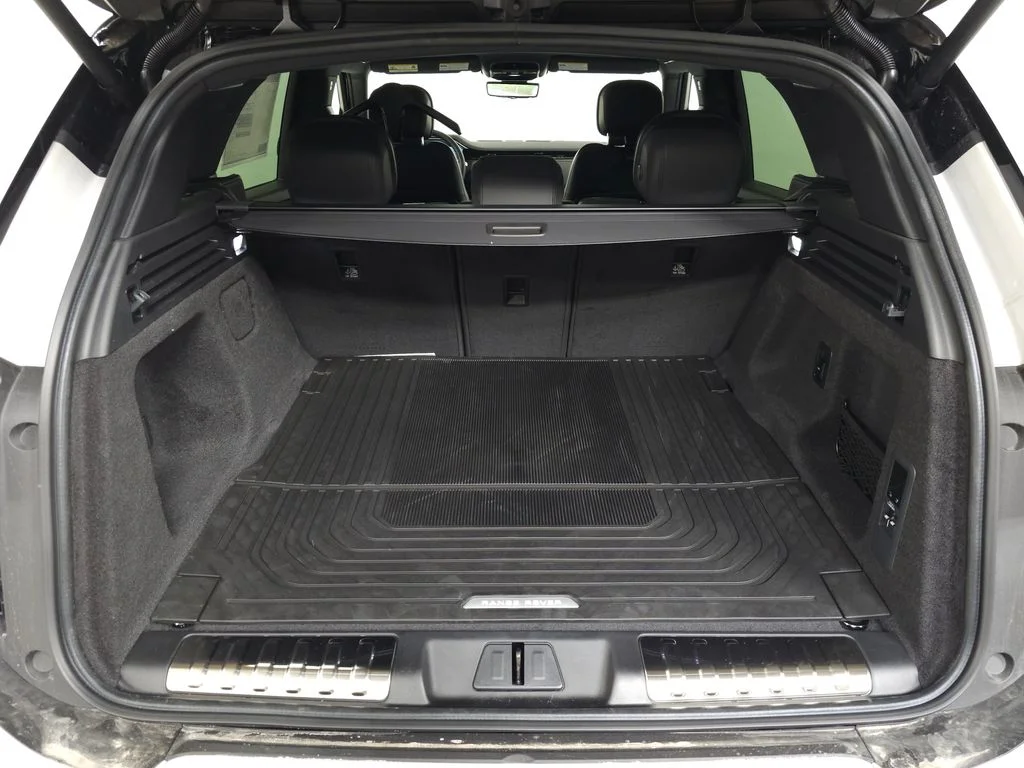 Used 2026 Gray Land Rover Dynamic SE image 5