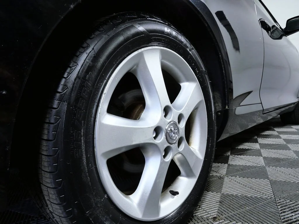 Used 2004 Black Toyota SLE image 9