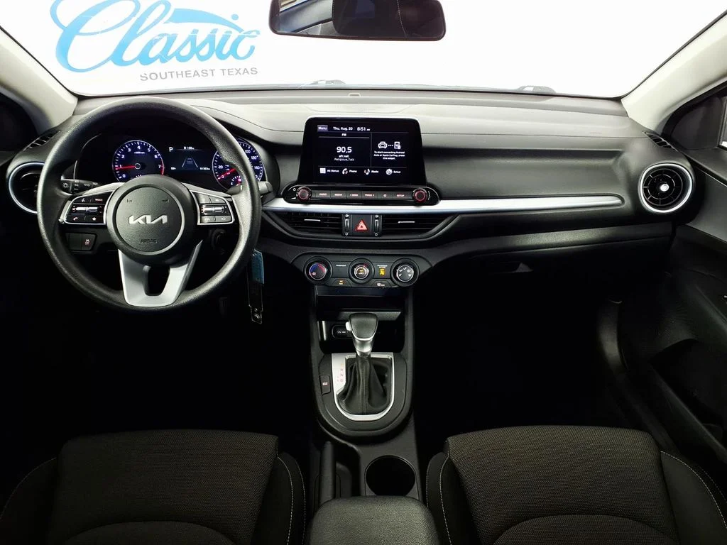 Used 2022 White Kia LXS image 15