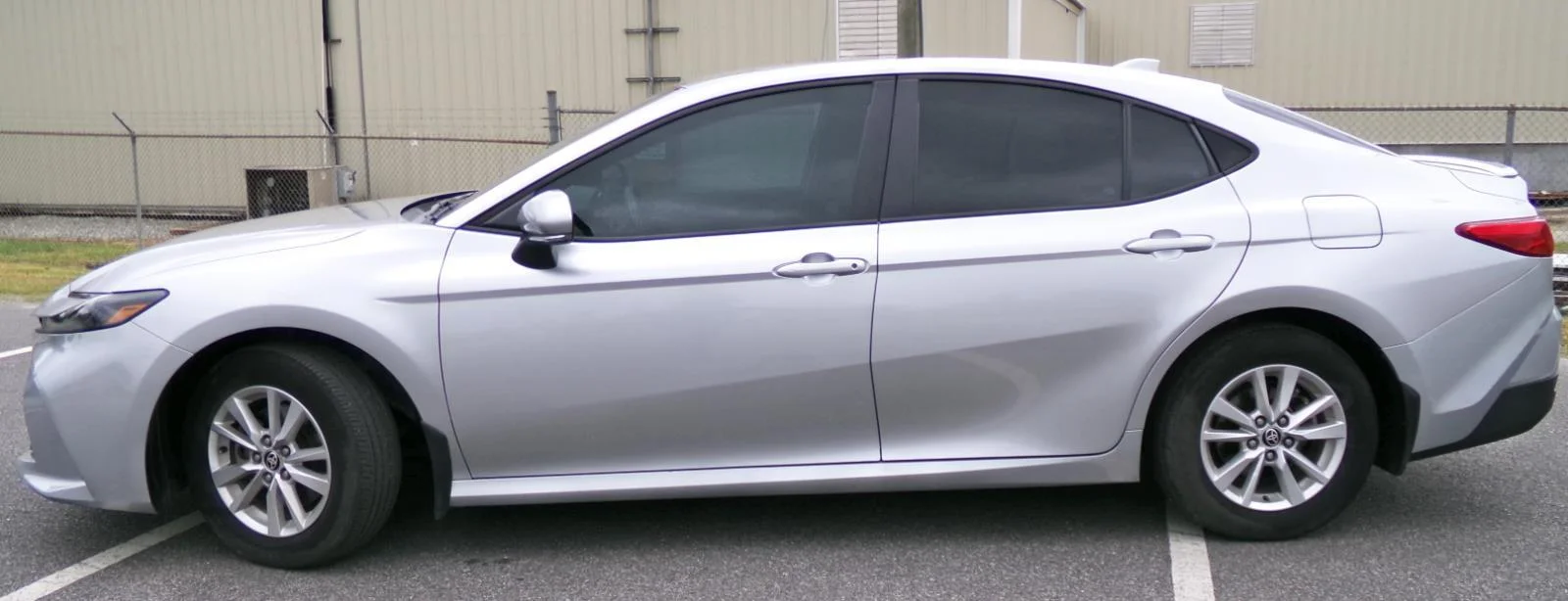 2025 Toyota Camry LE - Photo 2