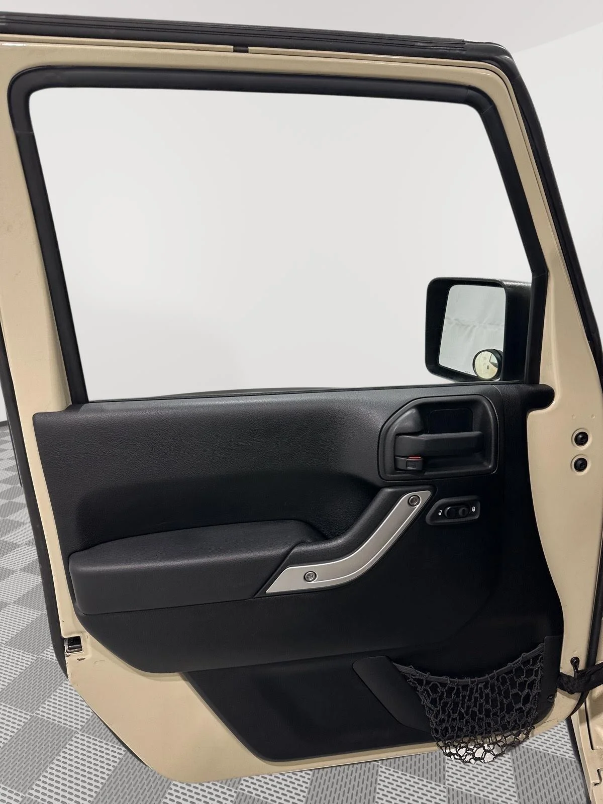 Used 2011 Tan Jeep Sahara image 14
