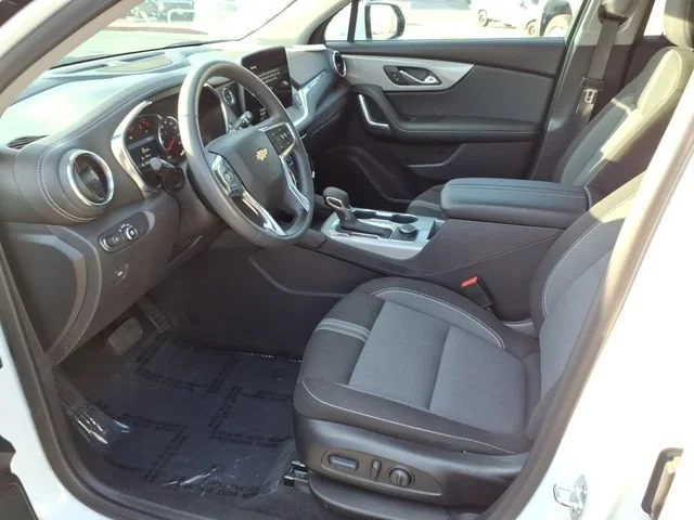Used 2025 Summit White Chevrolet 2LT image 14