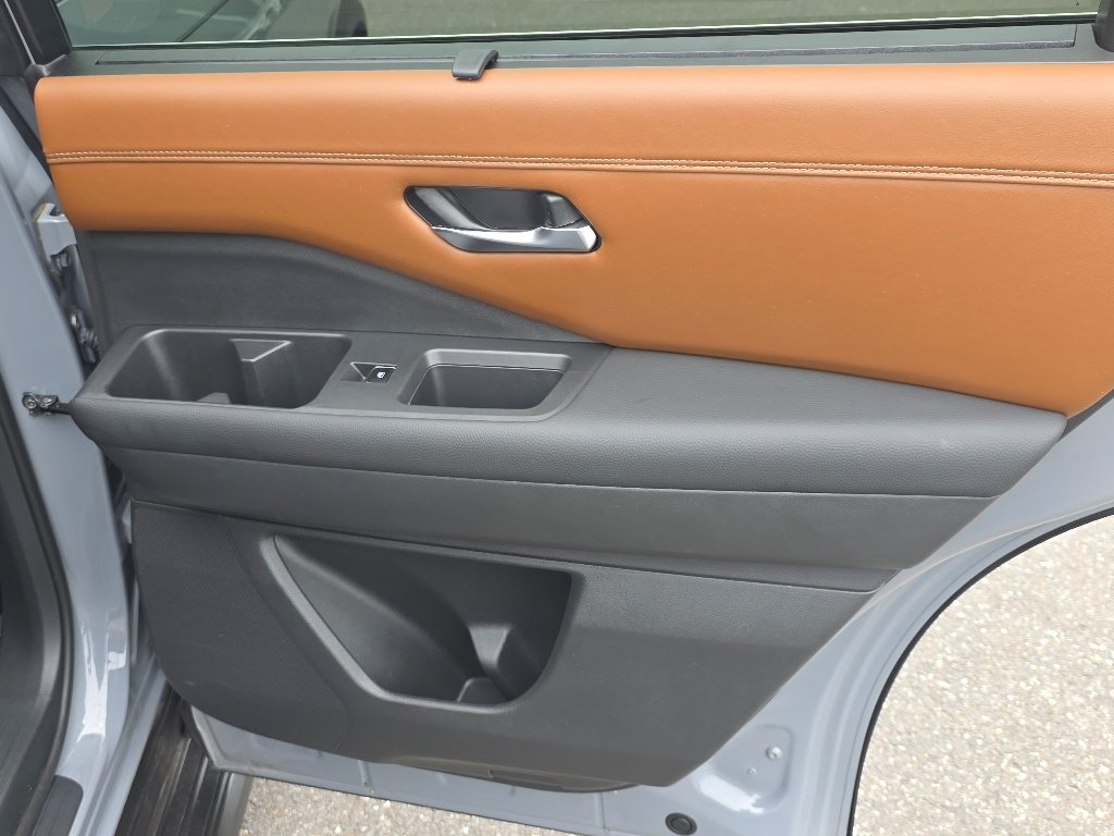 Used 2023 Boulder Gray Pearl Nissan Platinum image 23