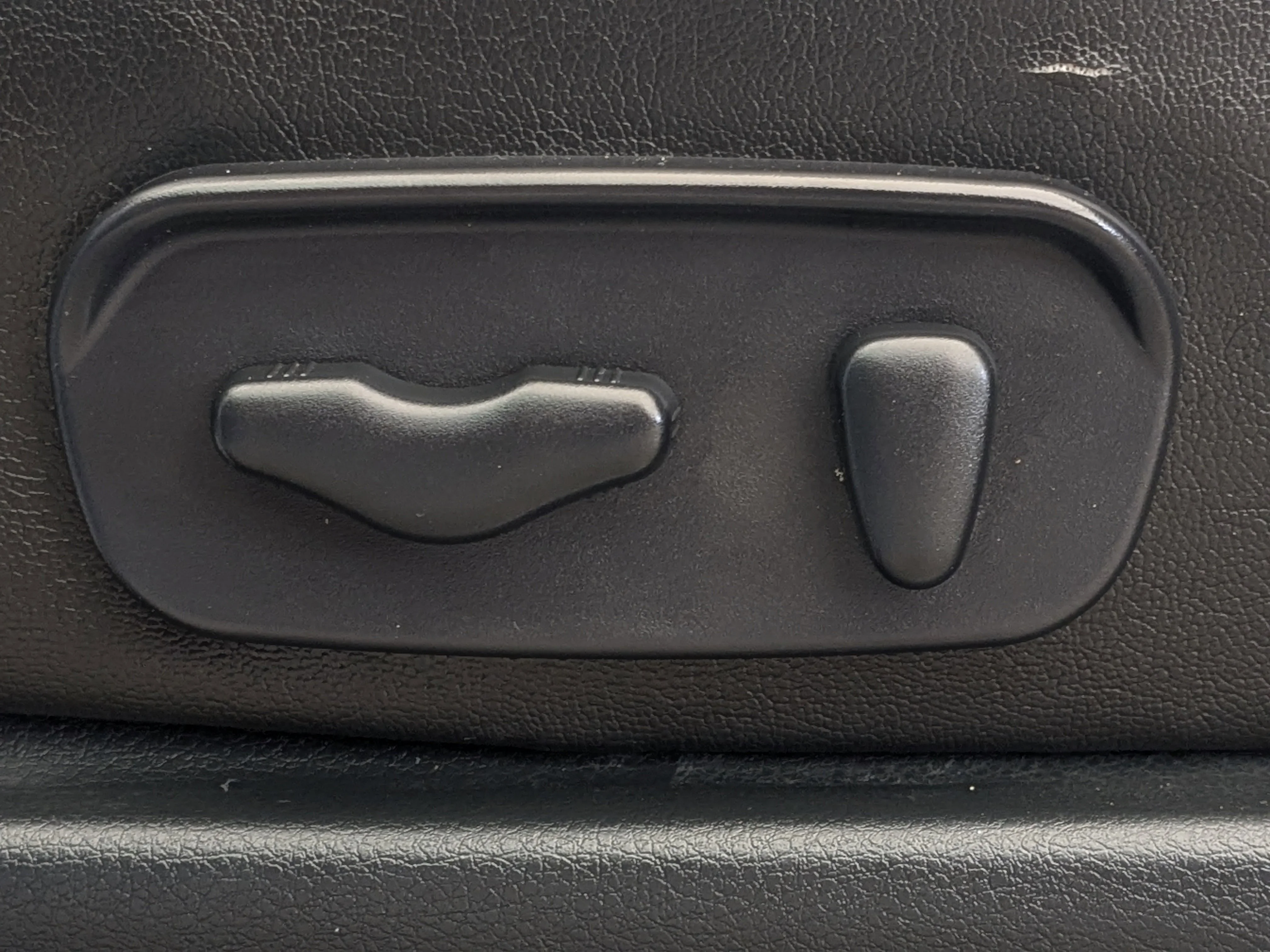 Used 2010 Silver Nissan XE image 14