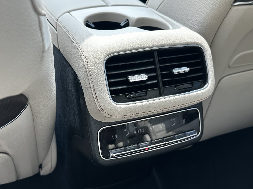 New 2027 MANUFAKTUR Moonlight White Metallic Mercedes-Benz GLS 450 image 65