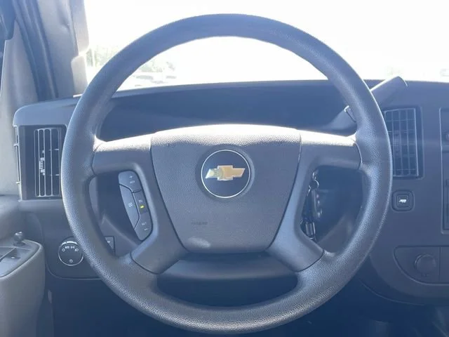 Used 2025 Summit White Chevrolet 1LT image 24