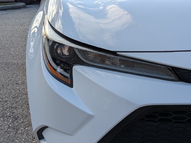 Used 2021 White Toyota LE image 10