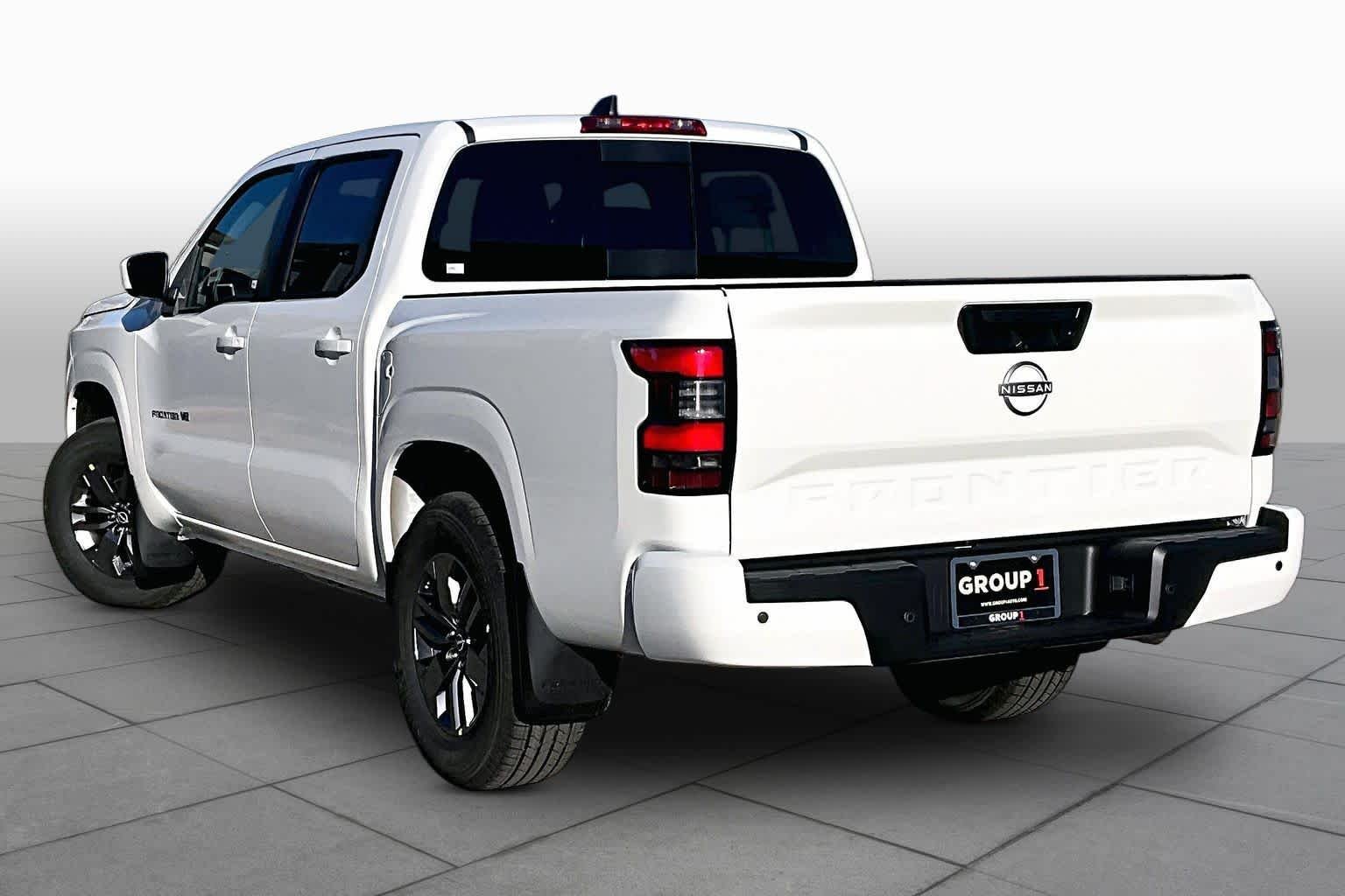New 2027 Glacier White Nissan SV image 7