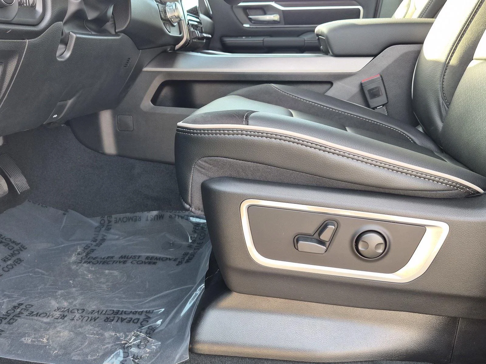 New 2026 Serrano-Green Metallic Exterior Paint RAM Laramie image 19