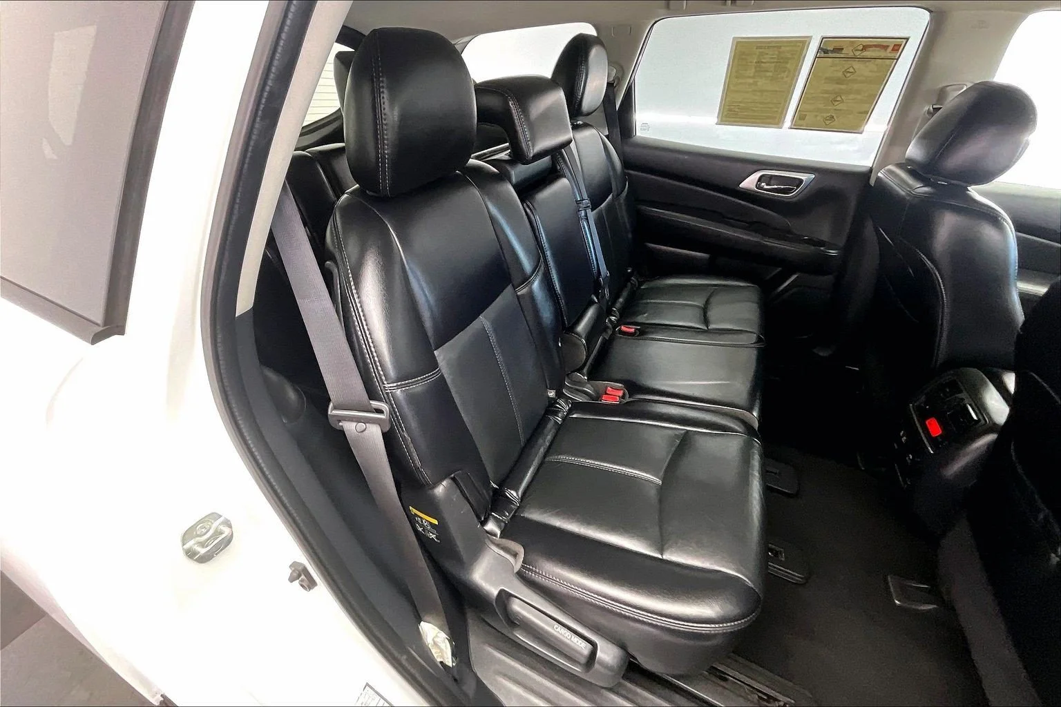 Used 2020 Glacier White Nissan SL image 19