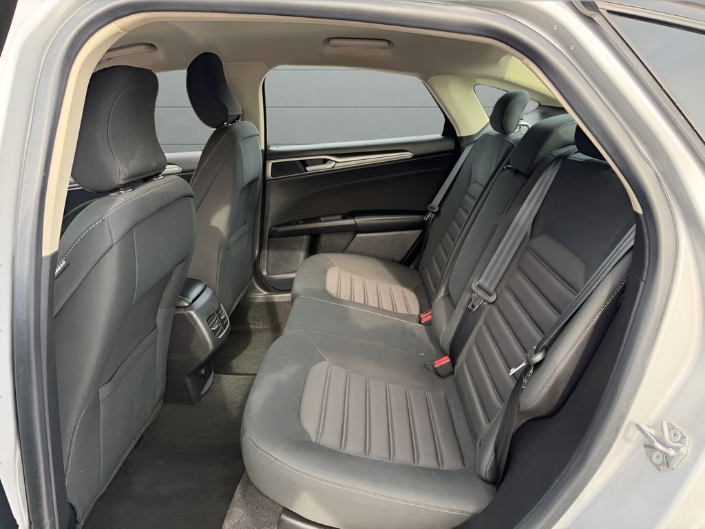 Used 2019 Silver Ford SE image 19