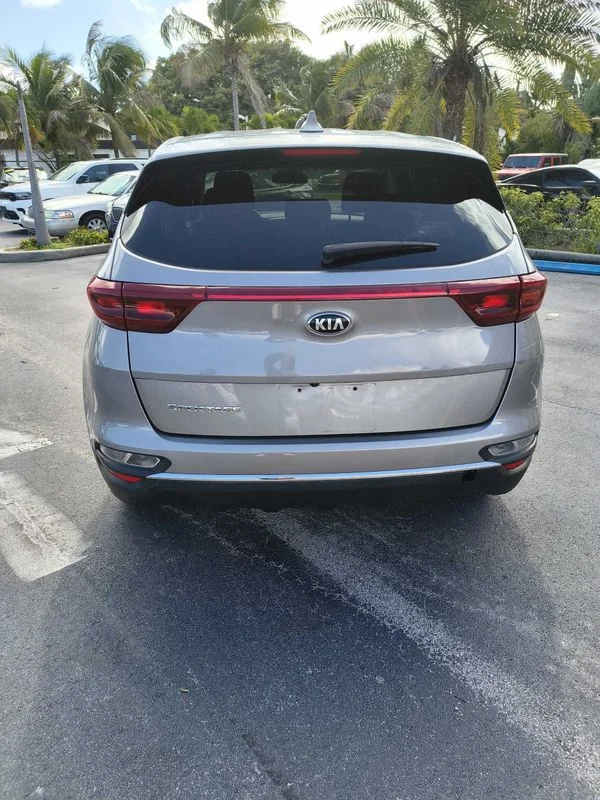Used 2022  Kia LX image 4