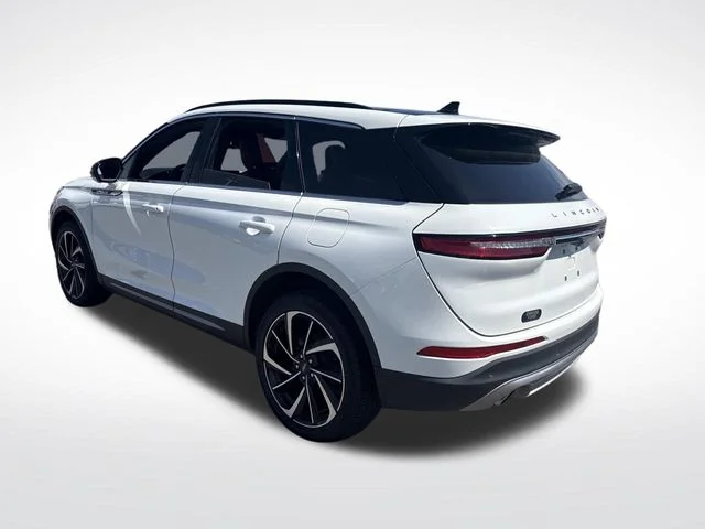 Used 2025 White Lincoln Reserve image 3