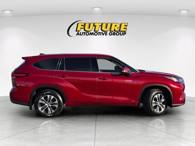 Used 2020 Red Toyota XLE image 3