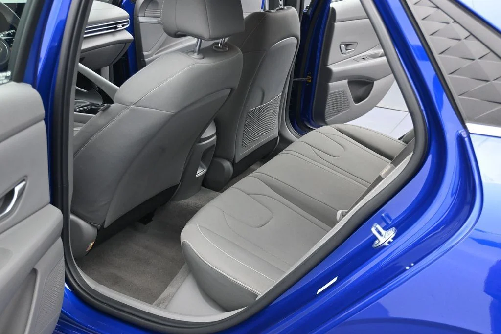 Used 2025 Blue Hyundai SEL Convenience image 11