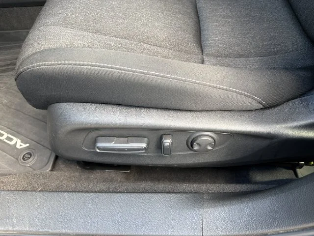 Used 2025  Honda SE image 19