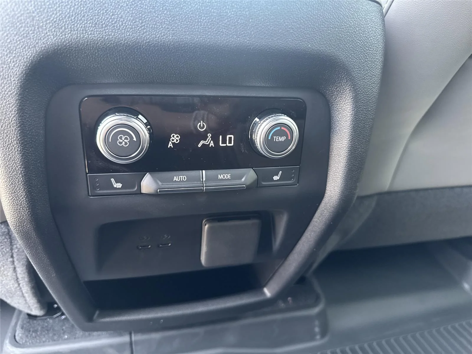 New 2026 Sterling Metallic GMC Elevation image 17