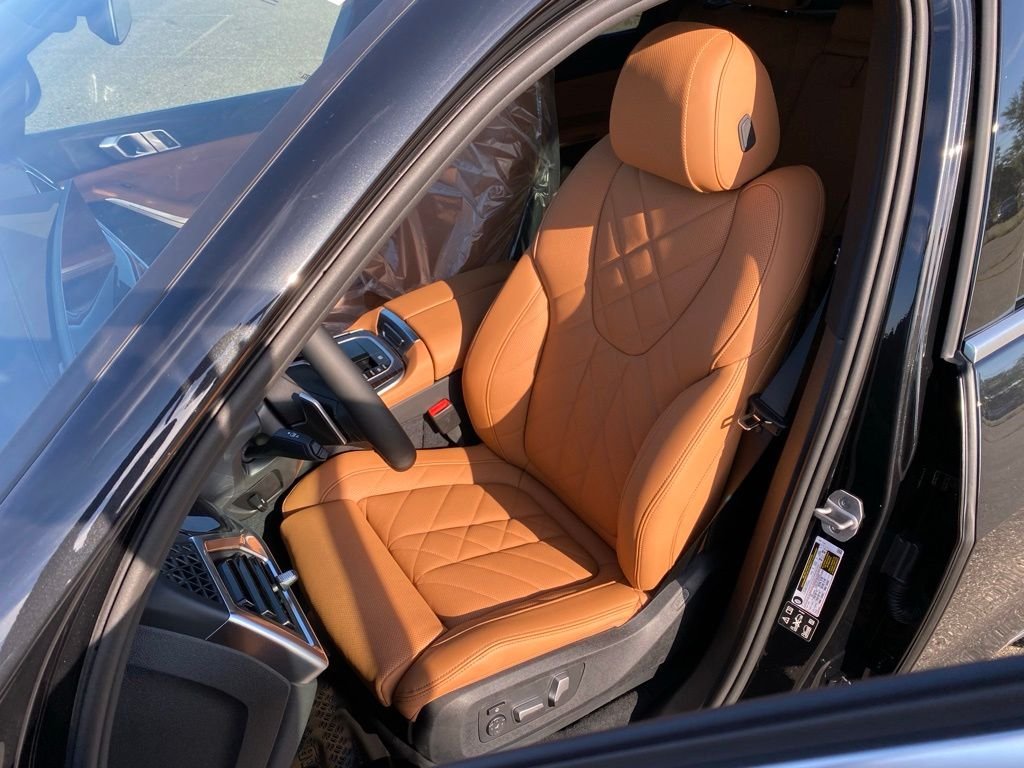 New 2026 Black Sapphire Metallic BMW xDrive40i image 11