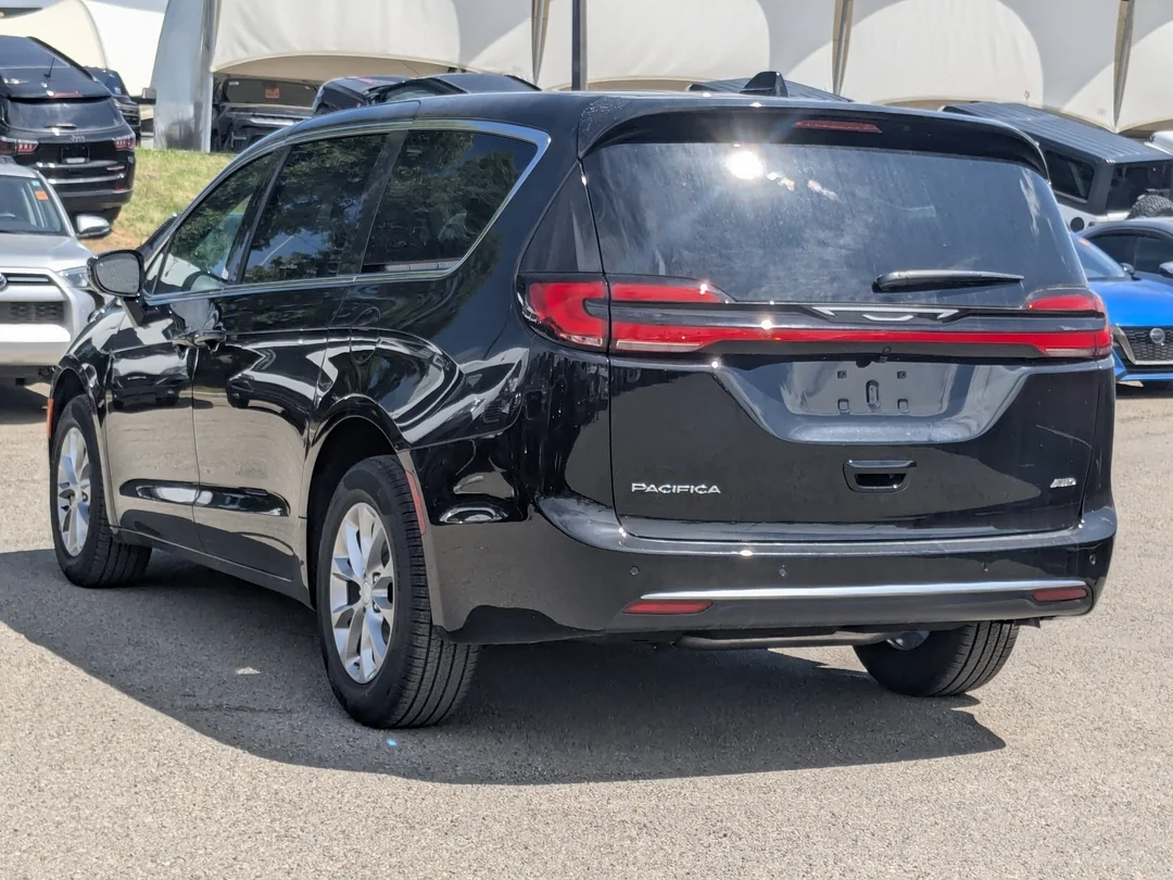 New 2027 Black Chrysler Select - - AWD - 3.6L Pentastar V6 - Safety Sphere Pkg - 360 Surround View Cam & More! image 6