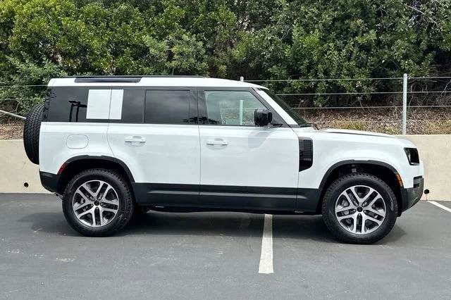 New 2026 Fuji White Land Rover S image 6